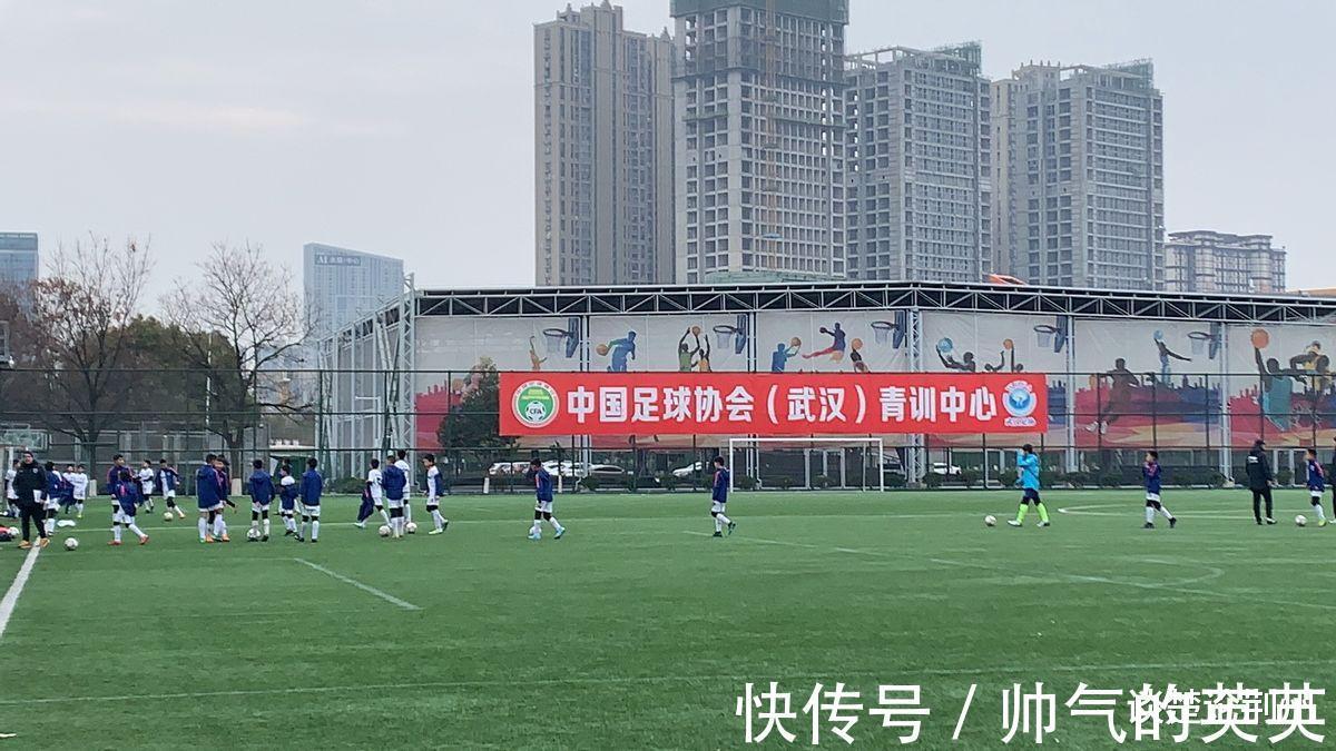 武汉|李霄鹏接替李铁，中国足球迎来第三位武汉队主帅