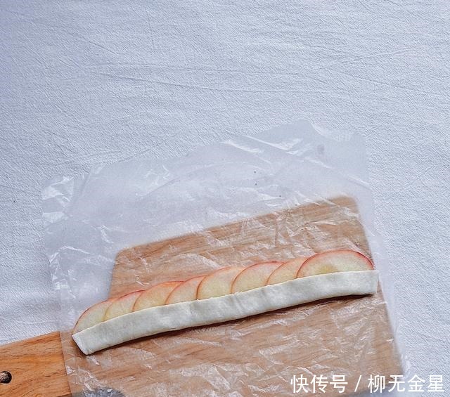  手抓饼的新吃法——酥皮玫瑰花苹果派，颜值爆表喔