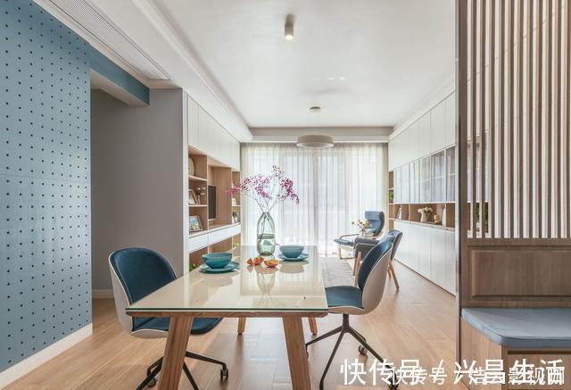 客厅|这对夫妻很有远见，客厅不放沙发茶几，让一家人的感情快速升温