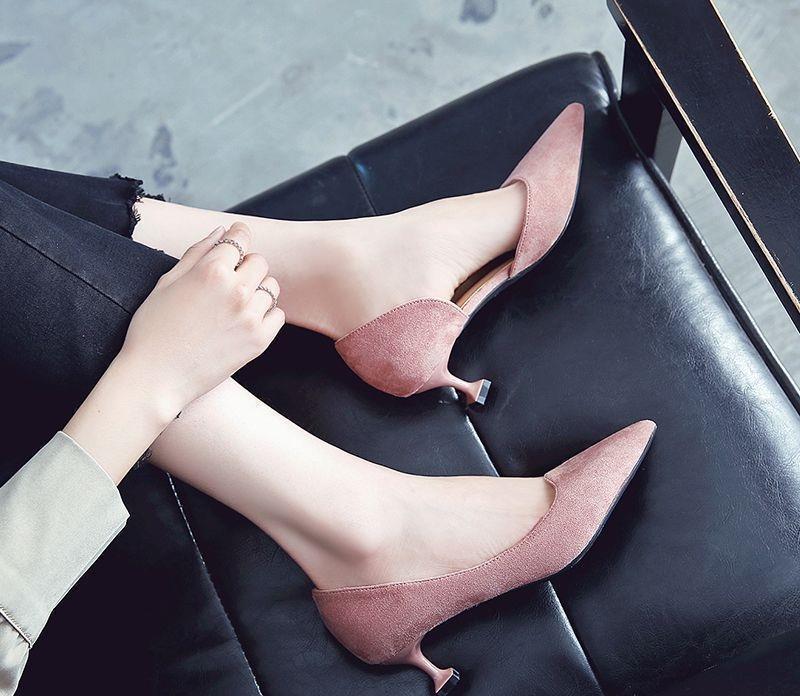 魅力|极具魅力的尖头高跟鞋衬托出女性的性感魅力