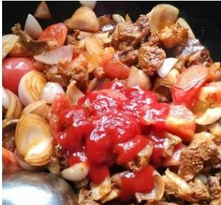 做这道菜的时候加入几个西红柿,好吃又下饭!