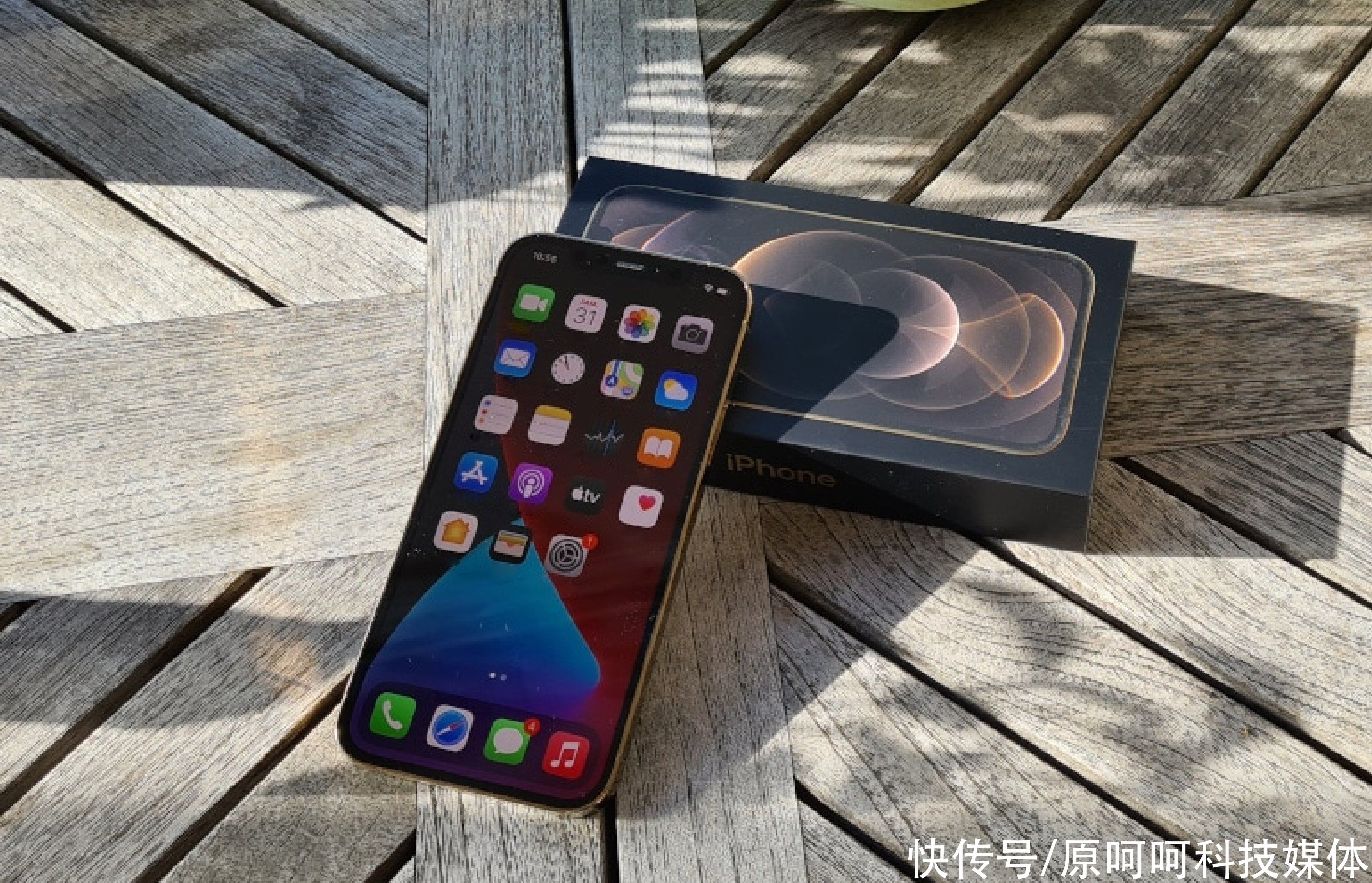 时间|苹果iPhone12Pro评测：镜头比前代好，但使用时间更少