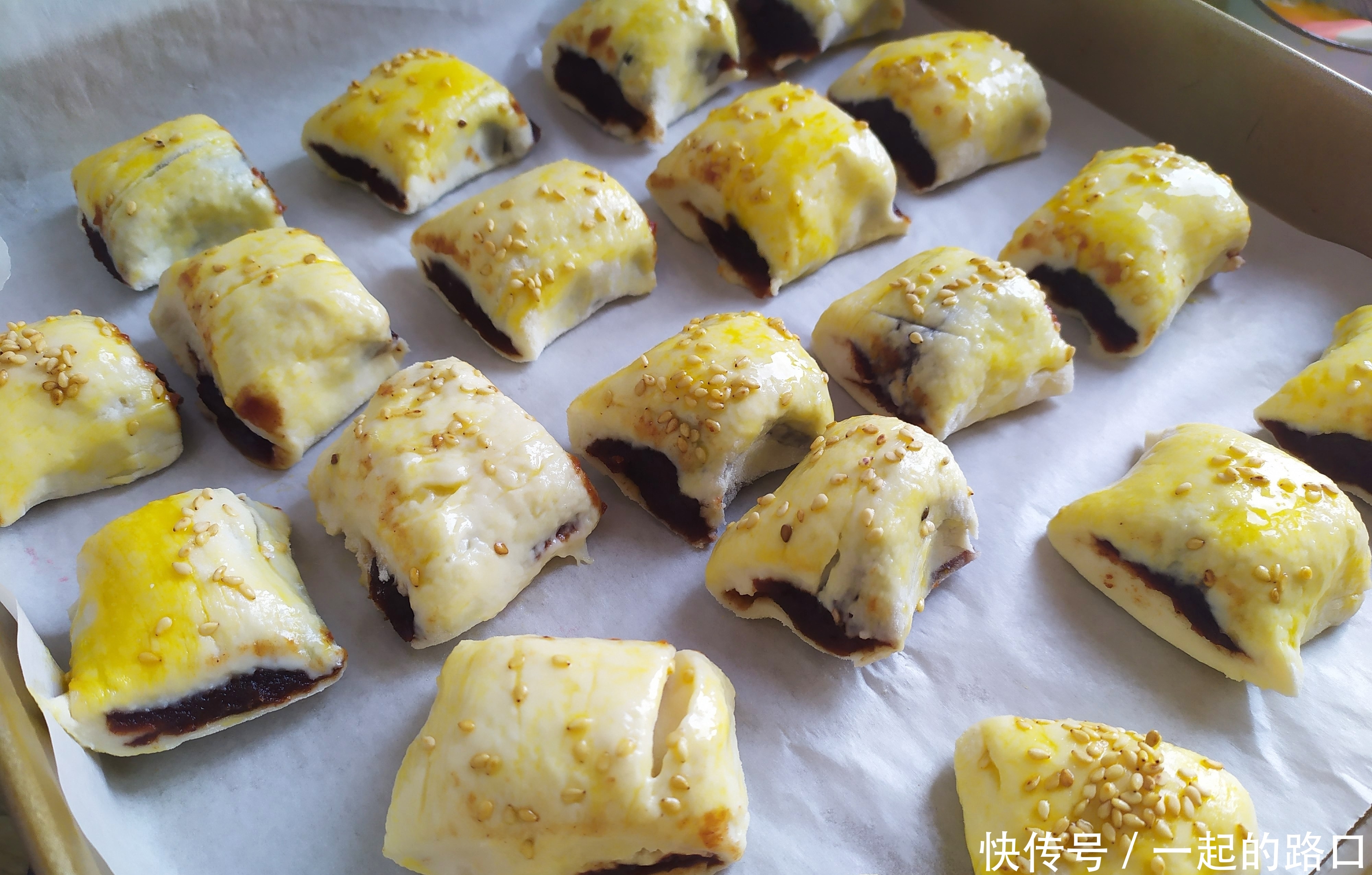 面粉别再蒸馒头了,试试这个做法,孩子一口一个特别喜欢,太香啦