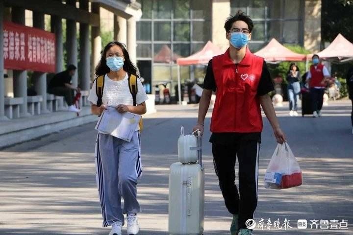 齐鲁师范学院|以心迎新不忘初心，200名大学生志愿者为新生提供帮助