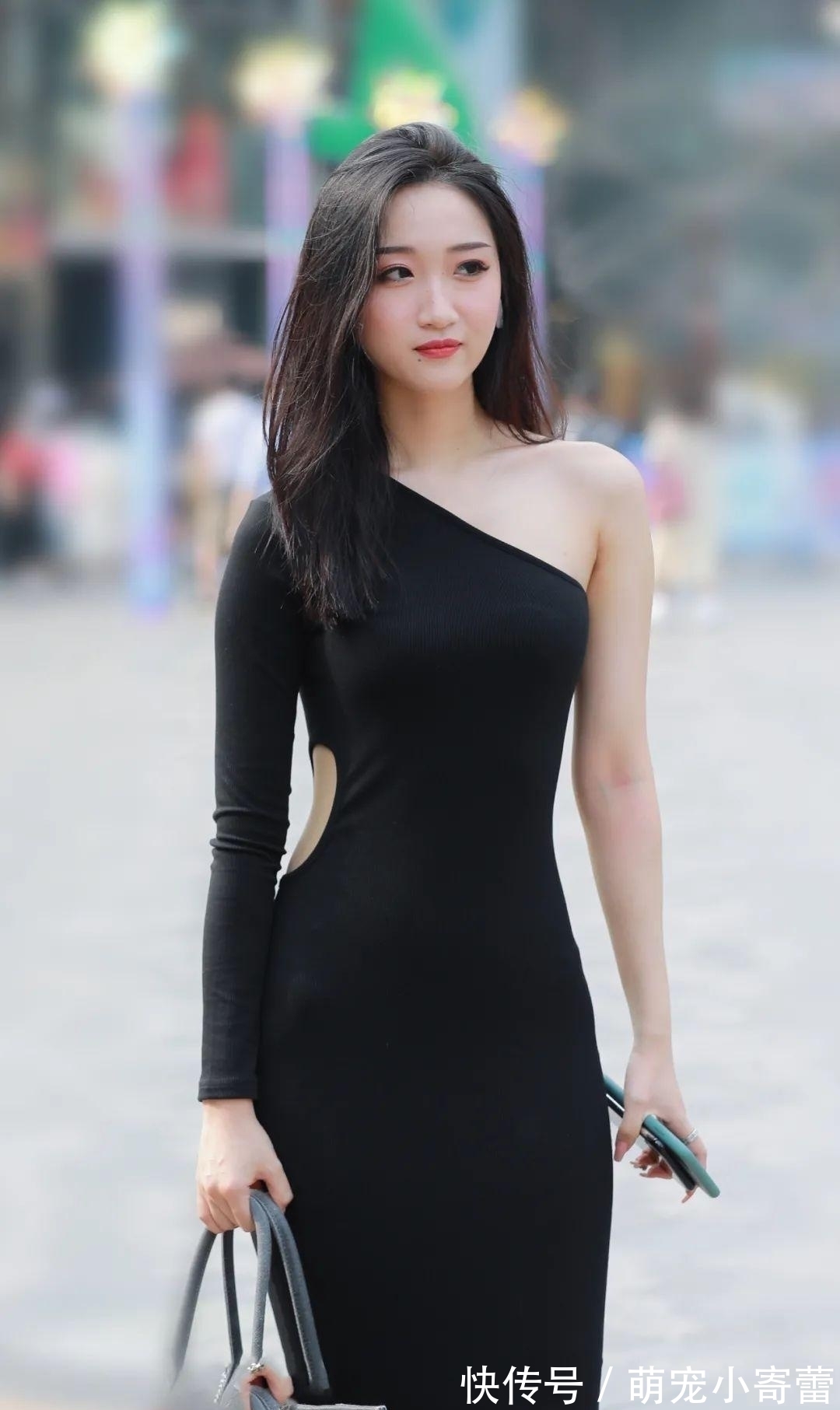 曼妙 身材曼妙犹如少女,轻熟女士这么穿,真的很迷人