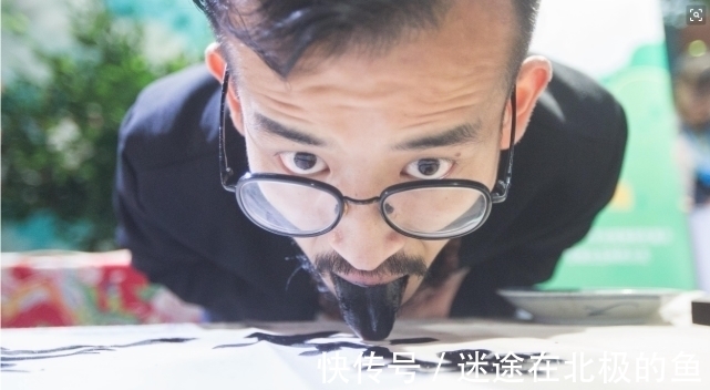 舌头#男子用舌头作画,20分钟完成一幅优美作品,网友看完却不买账!