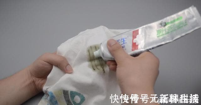 衣服上有记号笔印记怎么洗,教你一个小妙招,字迹立马消失,实用