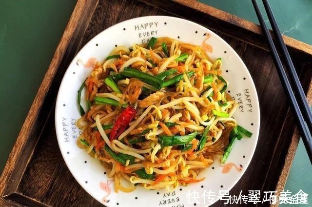 所示|豆芽炒粉条想要做得好吃，多加一步操作，豆芽鲜脆粉条爽滑太过瘾