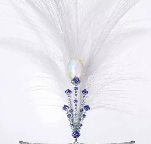 “冠冕”与“皇冠”有什么不同28顶古董冠冕,讲述欧洲贵族头顶上的百年奢华