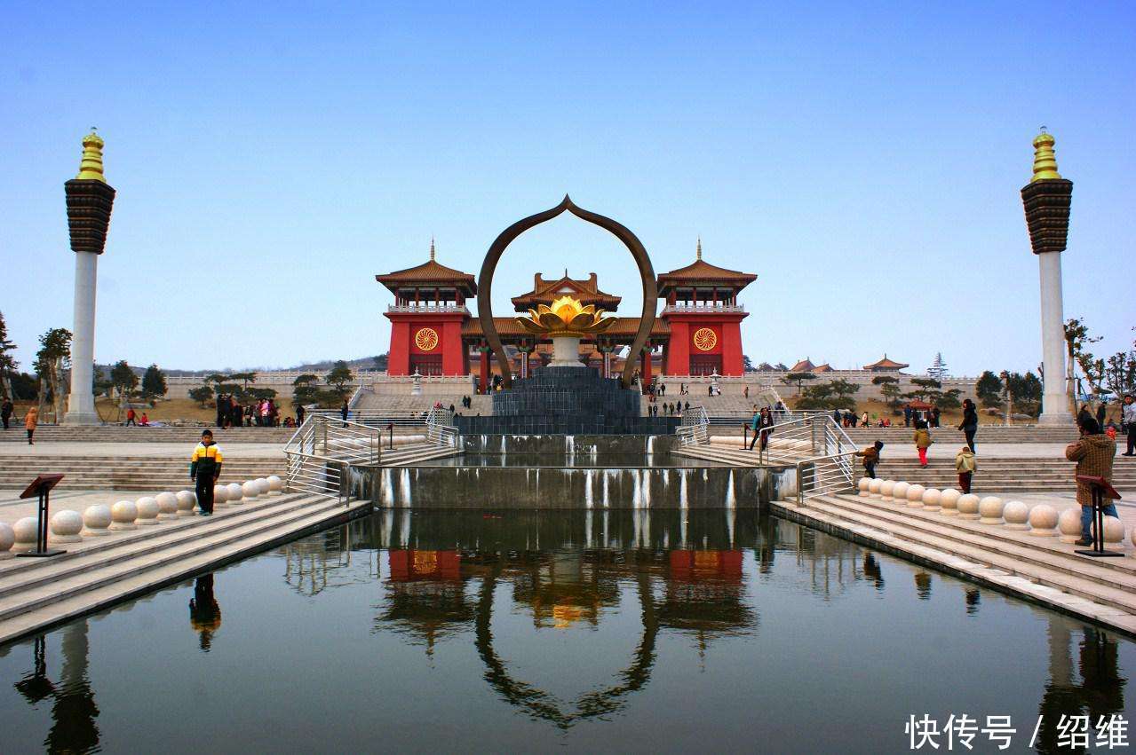 他俩|颠沛流离的吕布,一脸懵逼的刘备,早些年他俩发生了什么?