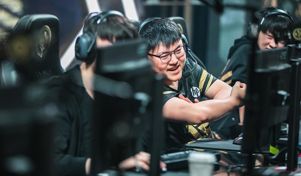 RNG|RNG纪录片播出！XLB：所有人都想成为Uzi
