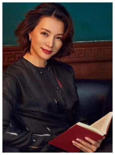 从央视一姐慢慢淡出央视,董卿开启生活模式,被老公宠成公主