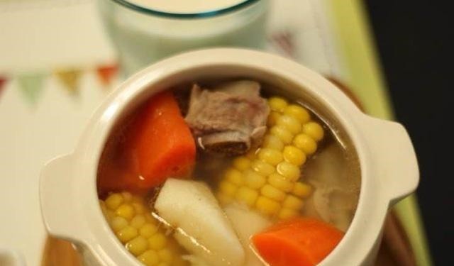 汤泡饭|爱喝汤的老人更长寿营养师不论好坏，尽量少吃浓汤泡米饭