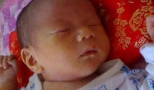 生病|1个月宝宝因病离世,小手一直“紧握”,妈妈掰开后痛彻心扉