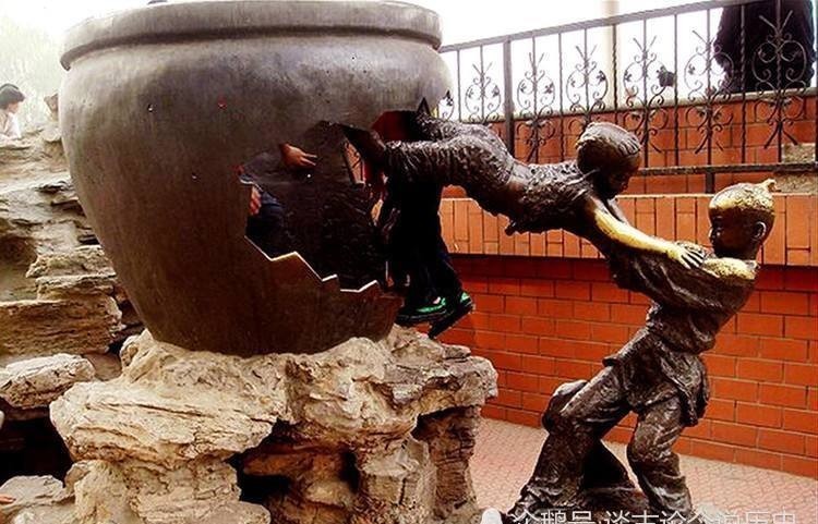 故事|司马光砸缸的故事大家耳熟能详,有谁知道,司马光救的人是谁?