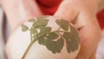 姑娘街头卖“丝袜鸡蛋”,食客直言反胃,成品出来后都被惊艳到