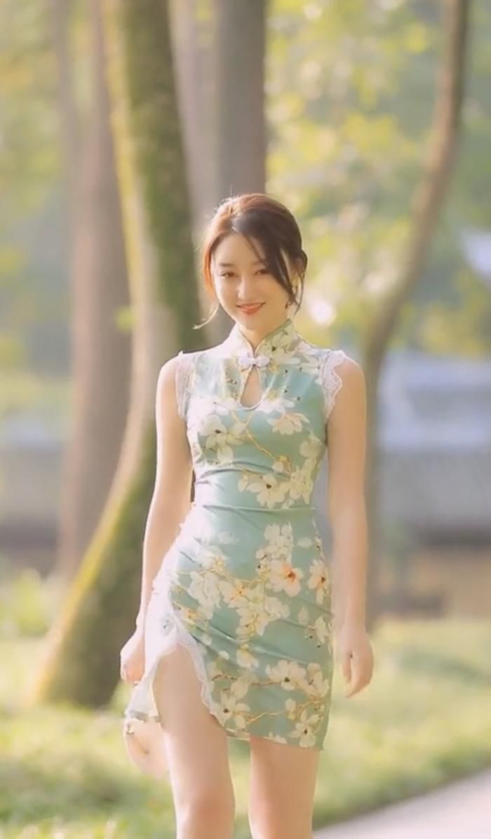 小姐姐|旗袍小姐姐,丹凤眼,细柳腰,美得可以做壁纸