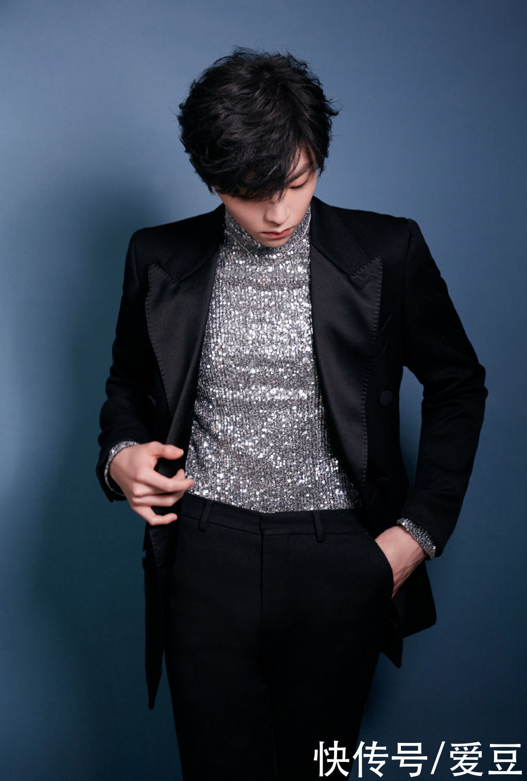 210130 陈立农亮相颁奖晚会演唱《年少无邪》四项提名中荣获“最受欢迎新人”奖项