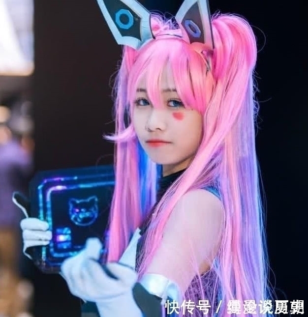 安琪拉|14岁萝莉COS安琪拉,却被“阴阳袜”抢镜:你还是个孩子啊!