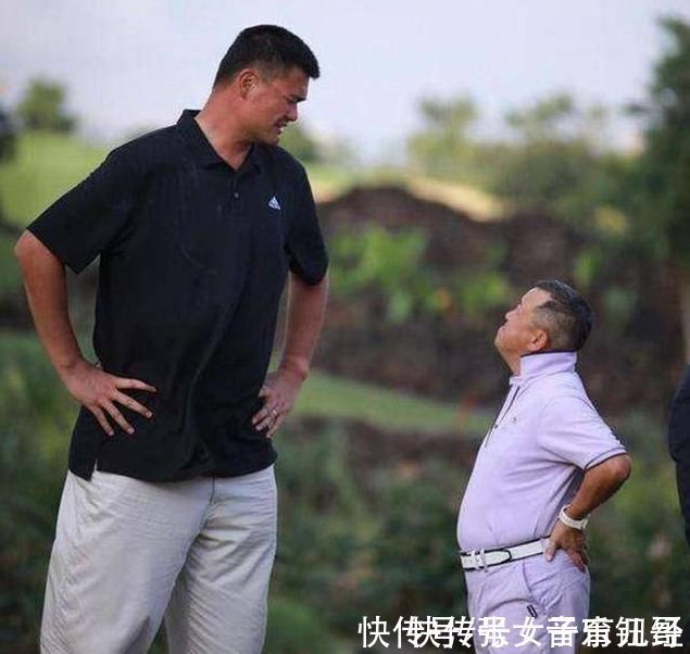 儿子|爸爸身高185，15岁儿子却止步于158，不要忽视这些身高发育误区