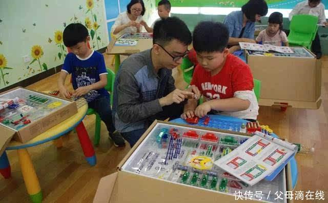 幼儿园布置手工作业，家长加班忙到凌晨三点，评比败给网购作品