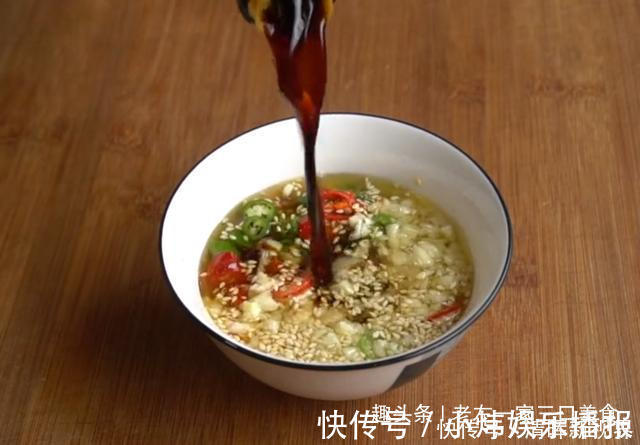 搅拌均匀|从小就爱吃的萝卜包子,不用发面,个个薄皮大馅,一顿至少吃5个