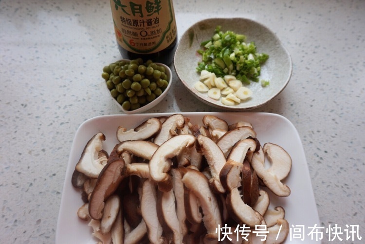 里脊|家常炒菜香菇焖里脊肉,鲜嫩可口,味道浓郁,实在太下饭了