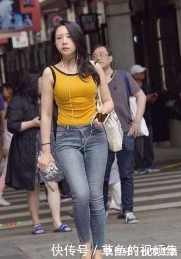 丰腴|街拍：丰腴性感时尚的妹子，搭配长心,没有对比就没有伤害！