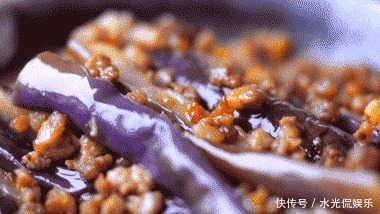 吸油|现在才知道,炒茄子不能先放油,学会一招,茄子不吸油不发黑