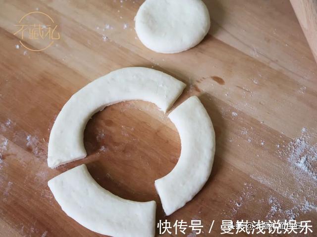 面团|不加黄油的双重奶酪包，从揉面的那一刻起就奶香四溢了