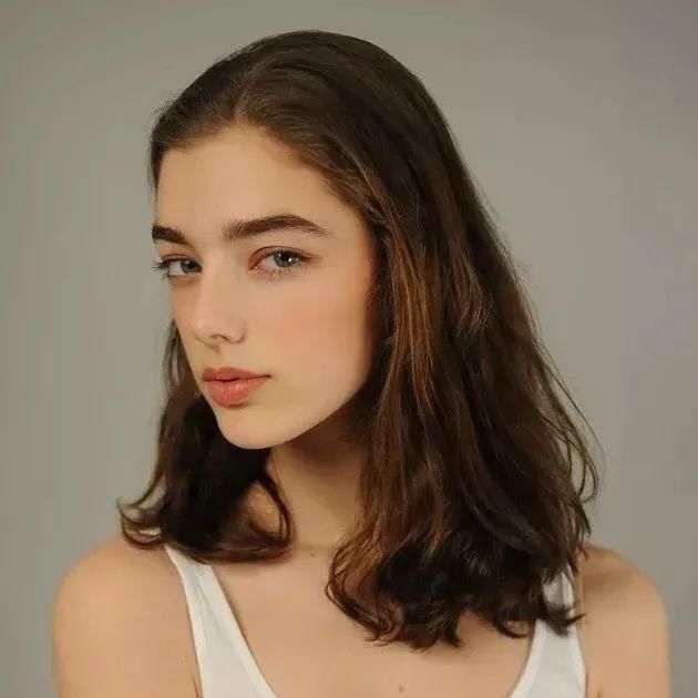 今年流行这4款短发，时髦不挑人，脸还小一倍！