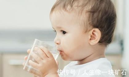 喝水方|生活小提示,帮助孩子掌握正确的喝水方,建议父母们看看