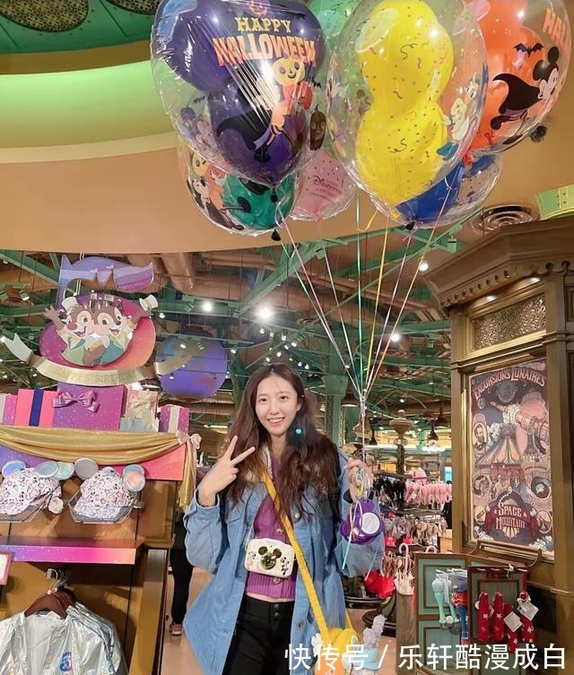 辽宁女排|丁霞很美丽！30岁女排二传晒新年照一头飘逸长发，比剪刀手可爱