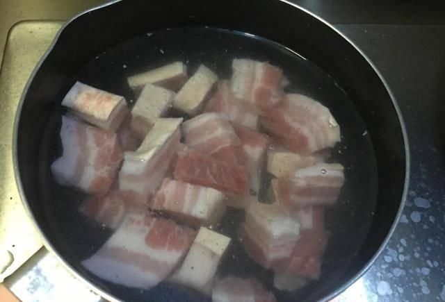 40年大厨教我做粉蒸肉时,多加一点它,粉蒸肉肥而不腻更好吃