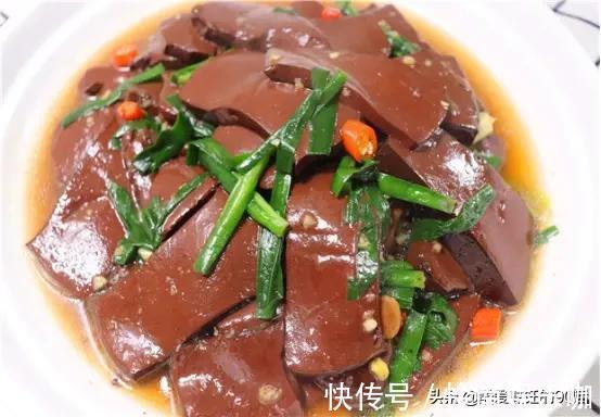 干辣椒|炒猪血,多放“2黄1红1绿”,炒出来的猪血鲜香嫩滑,关键无腥味