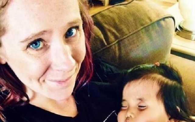 女孩|中国“蓝眼睛”女孩,出生后被抛弃,被美国夫妇领养后,如今怎样