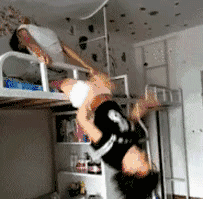 |搞笑GIF段子:大哥,堵车的时候在别在高速公路跳舞,作为男人也不知道害羞!