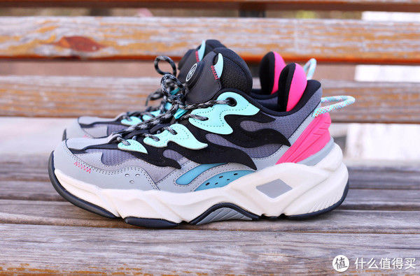 复古风 智趣测评 篇三百二十五:小米有品新上的老爹鞋测评,自带电加热,炫酷还保暖