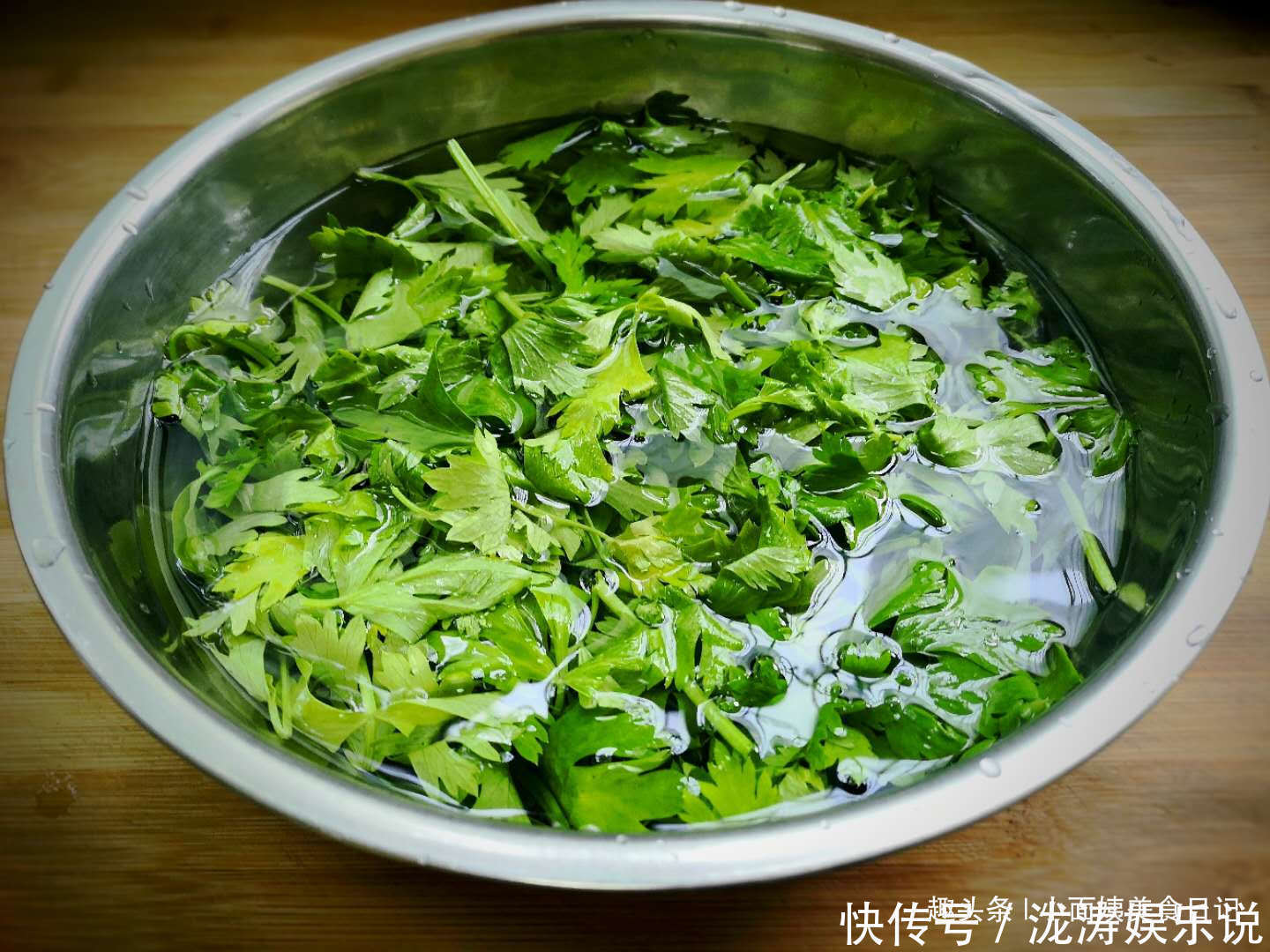  把芹菜叶子|这菜，浑身都是宝，是菜也是药，很多人把它当垃圾扔了，真可惜！