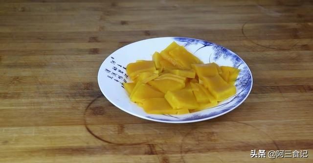 蒸锅|南瓜里加2个鸡蛋，不烤不烙，筷子一搅，蓬松香甜，比吃肉还香
