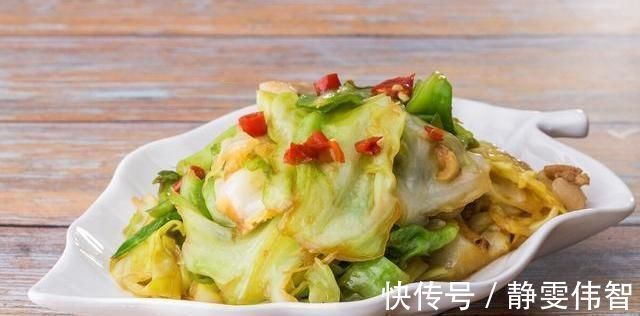 包菜不能直接放油炒,教你正确做法,包菜脆嫩入味,营养不流失