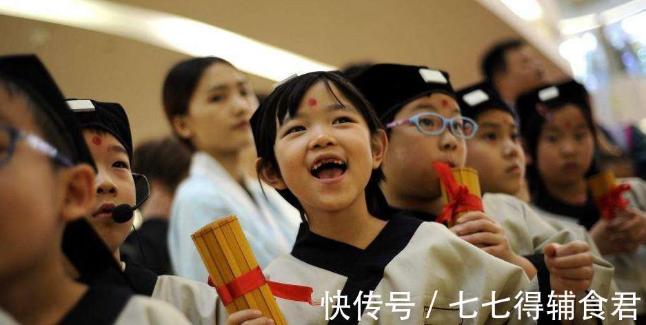 背诗|别再炫耀宝宝2岁会背诗了，引导方法错误，对孩子真没什么好处