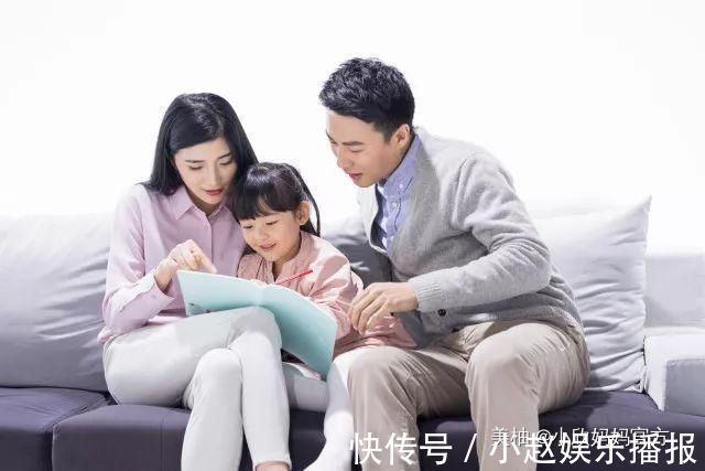 老师|孩子带手机去幼儿园，老师发现后怒摔手机，宝妈：你敢摔我手机