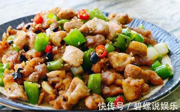 三汁焖锅鸡,味道真是绝了,堪称米饭杀手!简单还美味