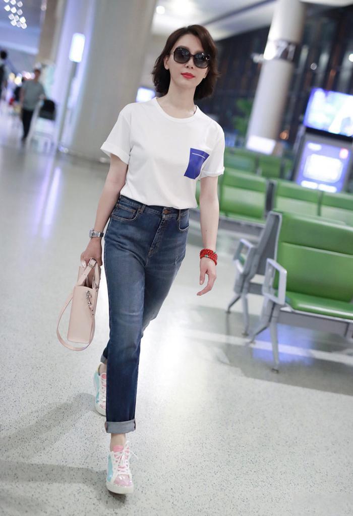 老气 女人一旦过了40岁,这4种搭配尽量少穿!老气又廉价,还容易显胖