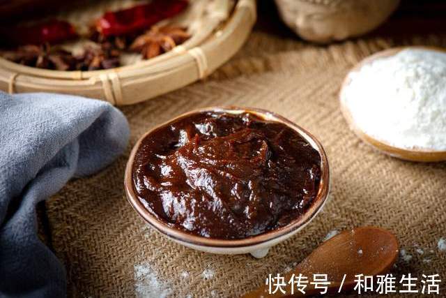 鱼肉|家常炖鱼，别只会用料酒去腥，牢记2个窍门，鱼肉更鲜嫩，没腥味