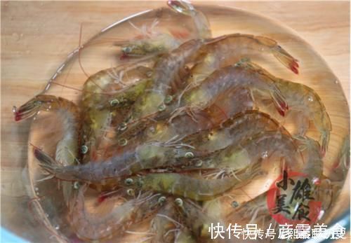 大虾保鲜时,直接放冰箱是大错!多加一步,放一年不黑不变色