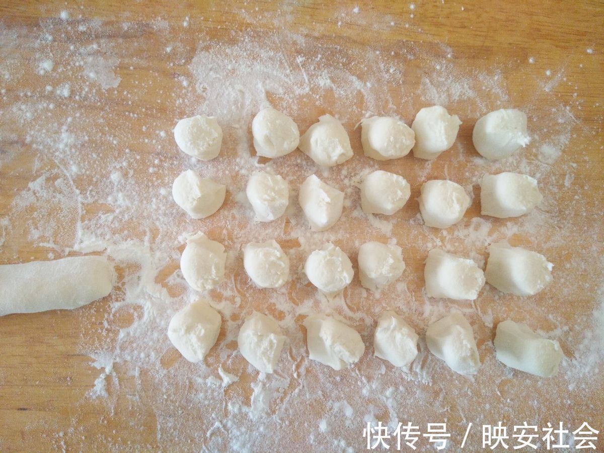 灌汤小笼包|会流汤的灌汤小笼包,皮薄多汁味道棒,很简单一看就会