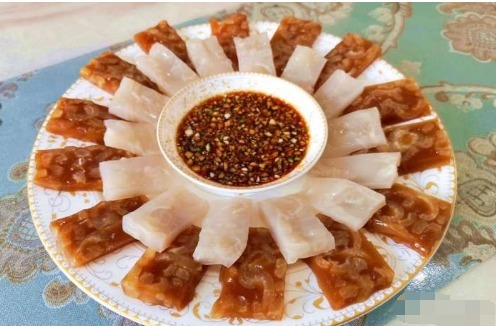 猪皮这样吃才叫爽,不炒也不炸,一次做一锅,一锅都不够吃