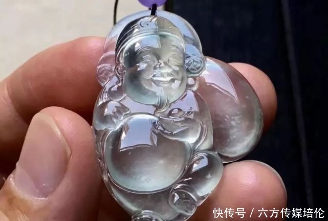 到底|挑翡翠,到底是越透越好,还是越绿越好?